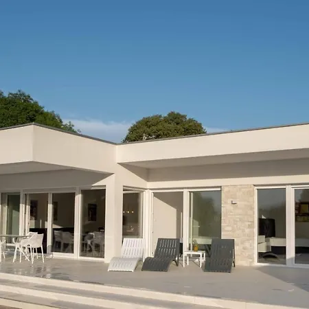 Luxury Villa Buna
